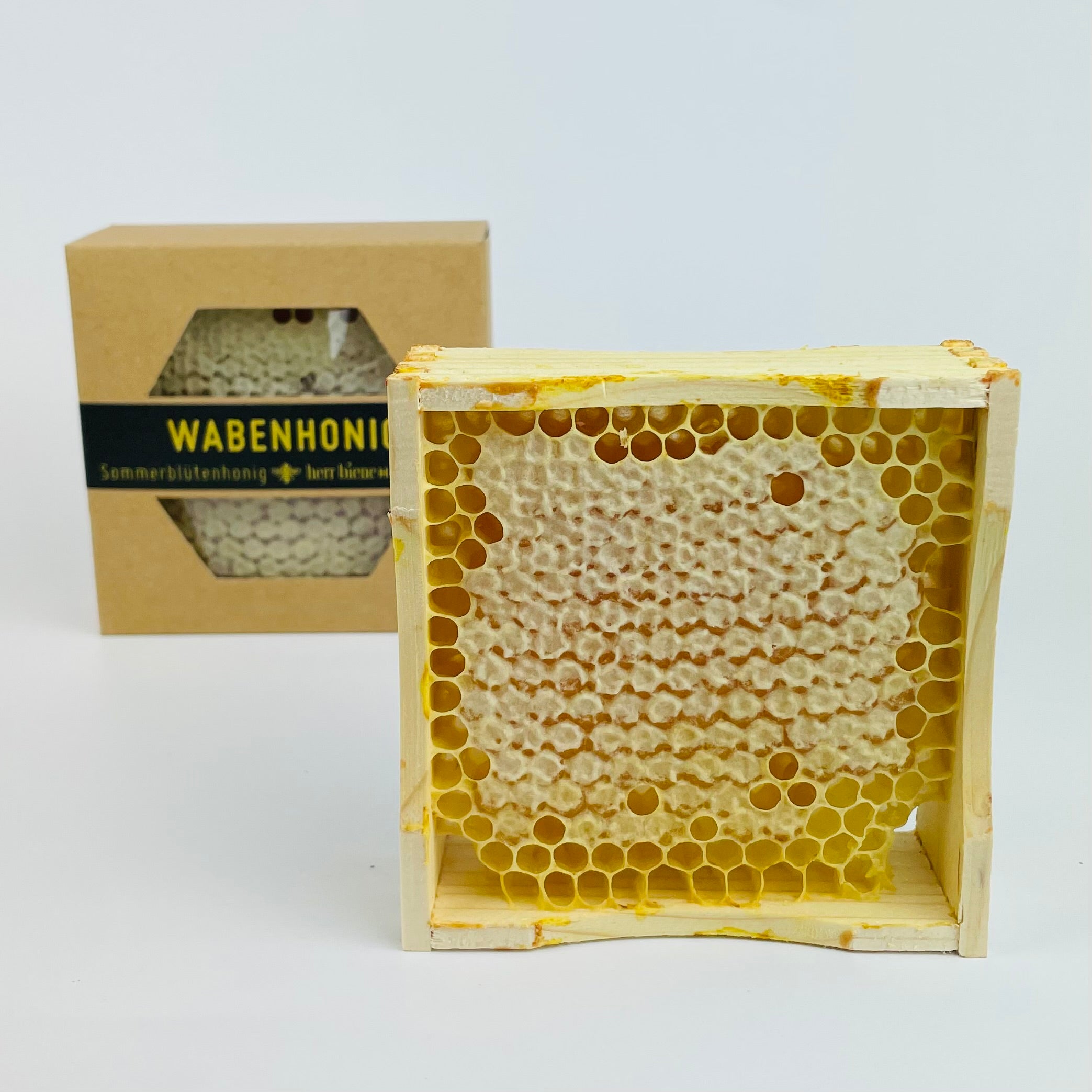 Wabenhonig in einem Holzrahmen aus Hamburg 